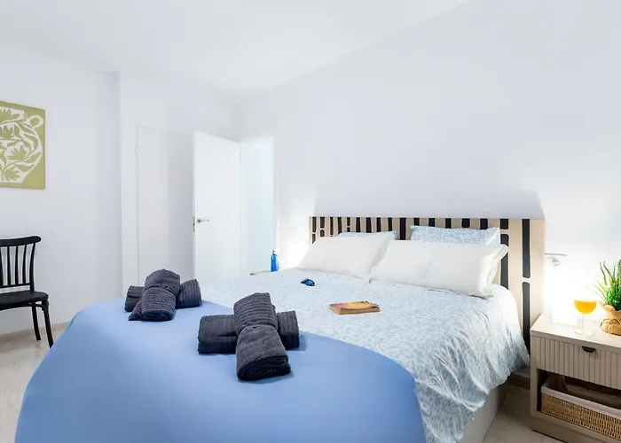 1l. Cozy Flores With Pool Адехе