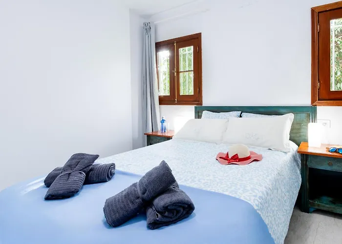 1l. Cozy Flores With Pool Апартаменты *