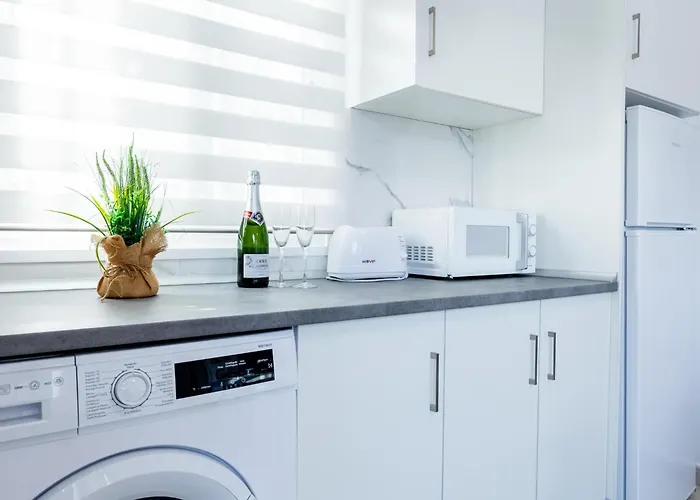 1l. Cozy Flores With Pool Апартаменты *