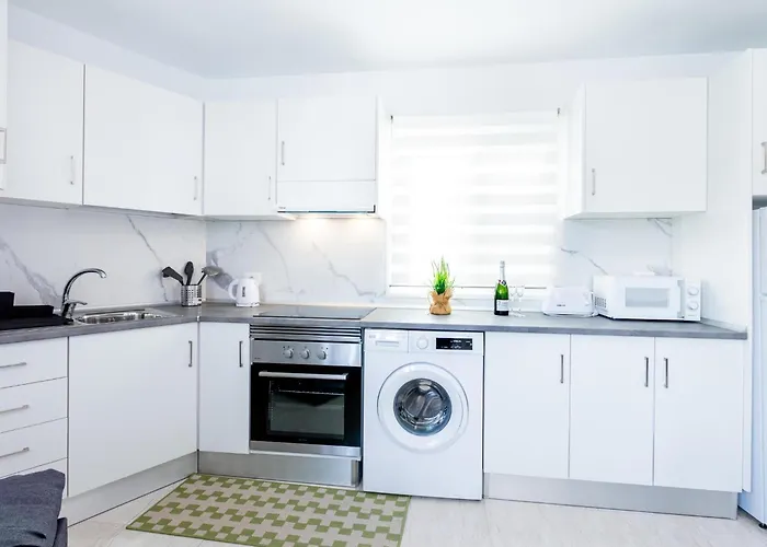 1l. Cozy Flores With Pool * Адехе