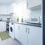 1l. Cozy Flores With Pool Apartament *