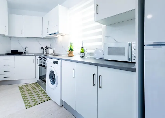 1l. Cozy Flores With Pool Appartement *