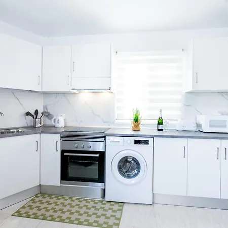 1l. Cozy Flores With Pool * أذيخي