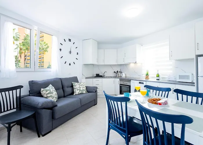 1l. Cozy Flores With Pool